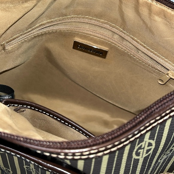 NWT Giani Bernini Brown Taupe
Logo Stripe Shoulder Bag - Picture 5 of 8